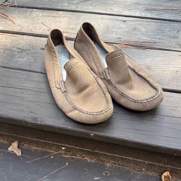 Ugg Men's Tan Perforated Loafers size 9 (no insole) - Picture 1 of 6